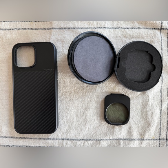 Black Moment iPhone 16 Pro Max case & Quick Lock CPL Circular Polarizer Filter - Picture 1 of 1